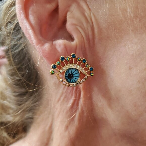 Betsey Johnson eye stud earrings - Picture 2 of 4